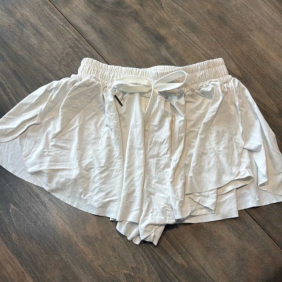 GB girls shorts from Dillards have the bike shorts size medium‎ - Picture 1 of 2
